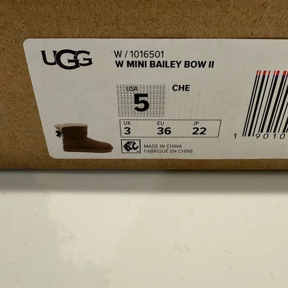 Women’s UGG Boots - NEW - Picture 5 of 5